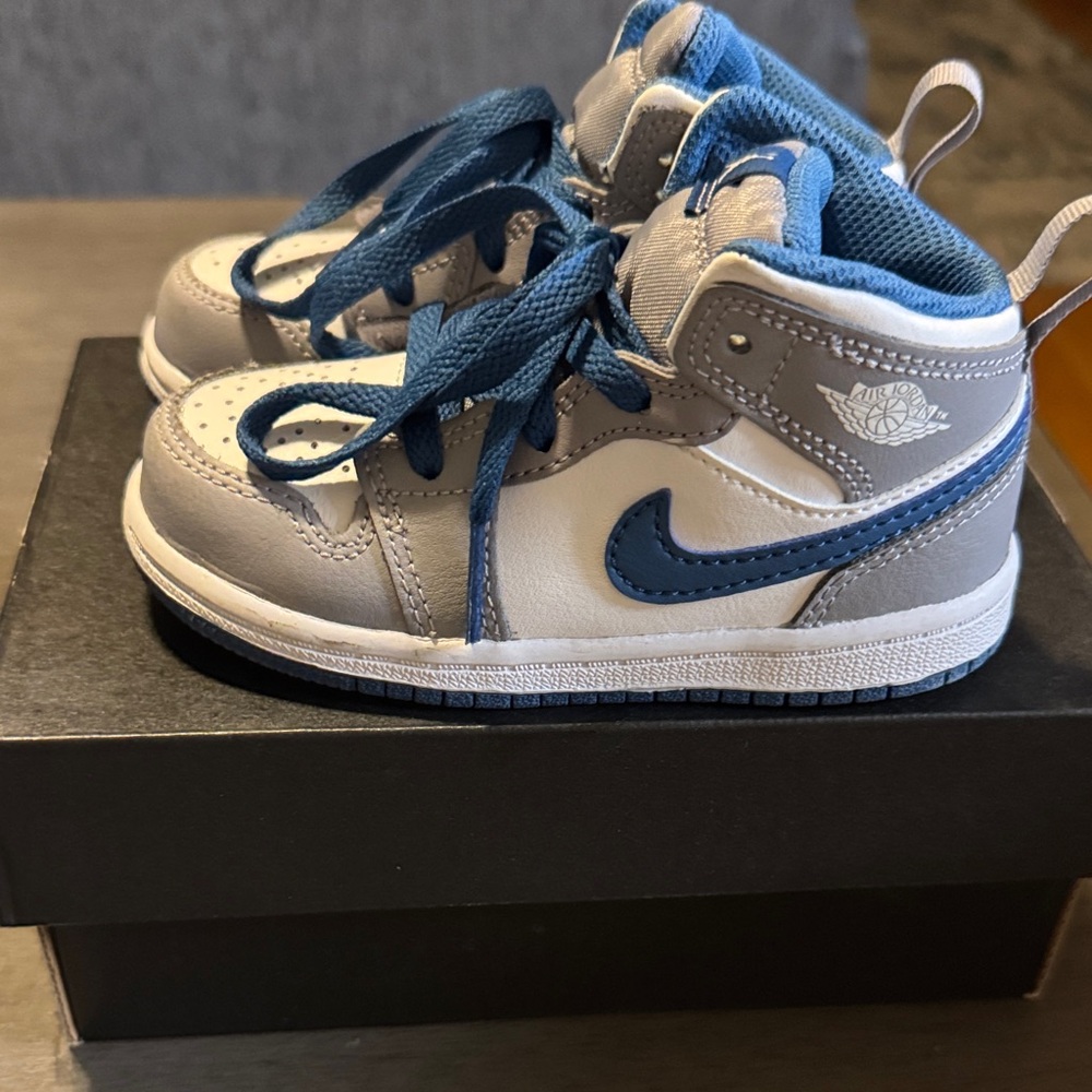 Nike Kids Sneakers in Blue and Gray